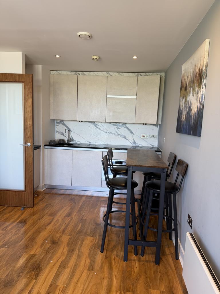 Apartment in Salford, Salford Quays, Greater Manchester - View 3
