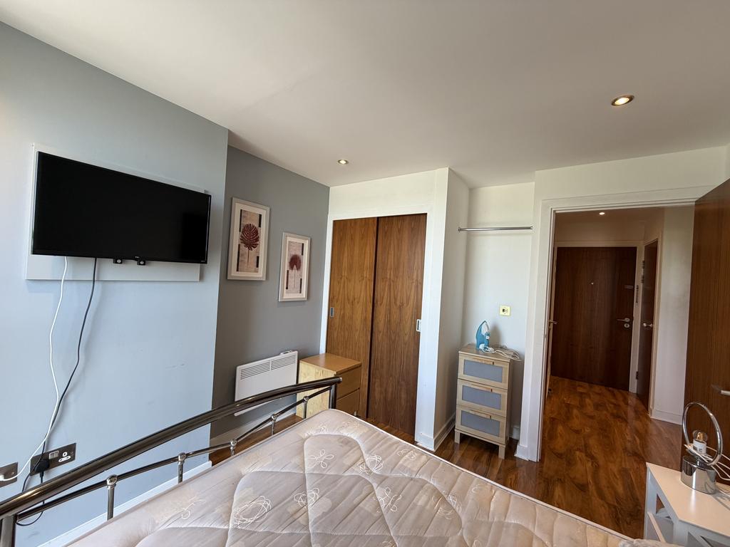 Apartment in Salford, Salford Quays, Greater Manchester - More