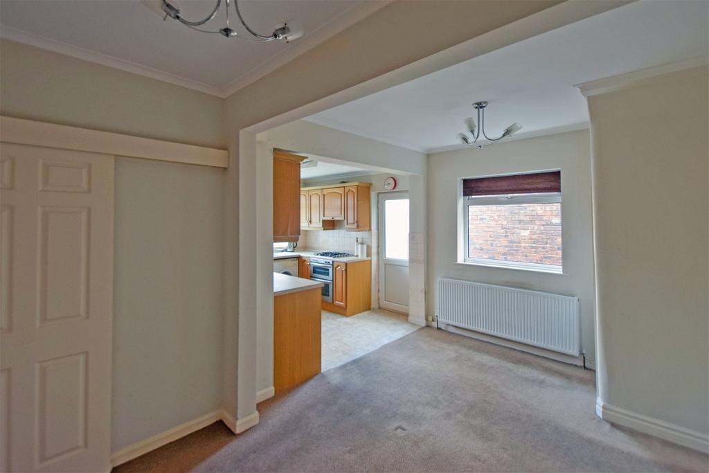 Claremont Avenue, Farnworth, Widnes 3 bed semidetached house for sale