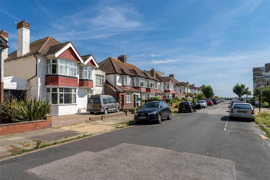 Berriedale Avenue, Hove, BN3 4 bed link detached house £1,350,000