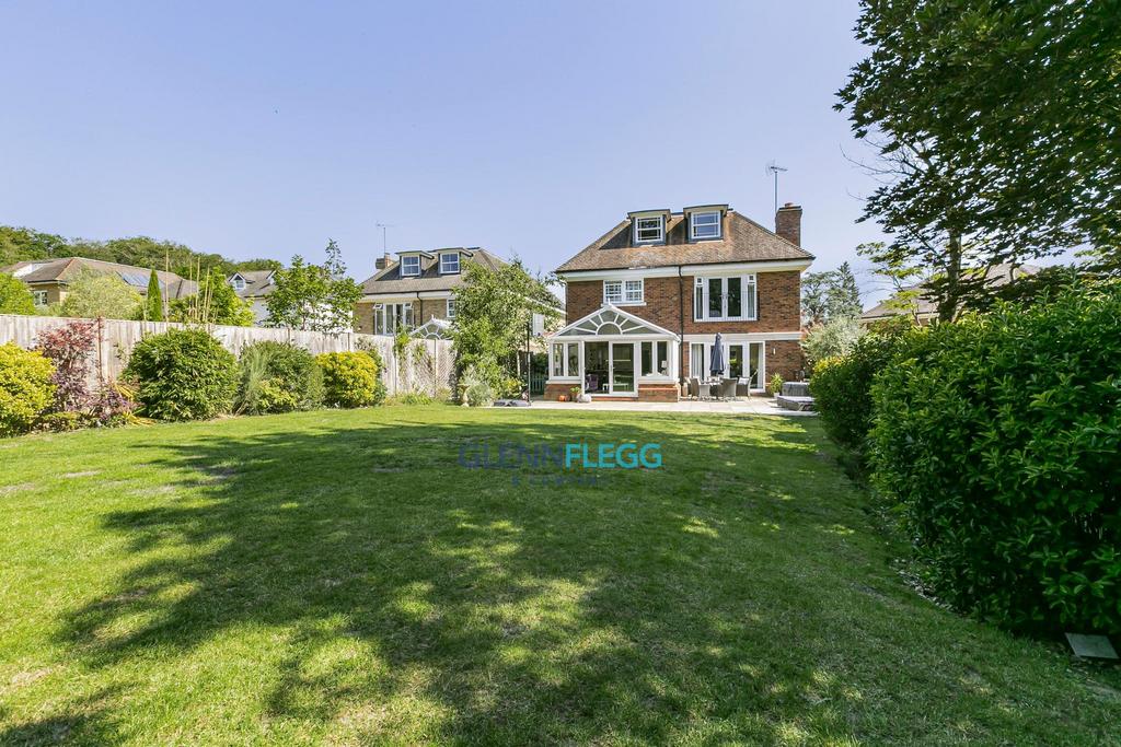 Knowle Grove, Virginia Water 5 bed detached house £1,800,000