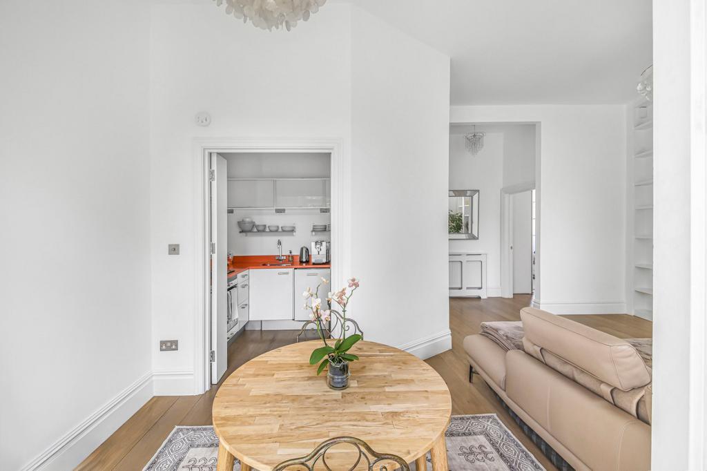 House in London - View 5