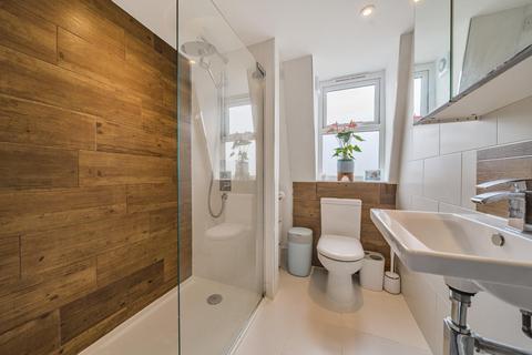 9a Fairlight Road, London, SW17 0JE
