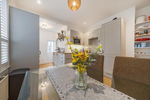 9a Fairlight Road, London, SW17 0JE