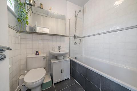 9a Fairlight Road, London, SW17 0JE