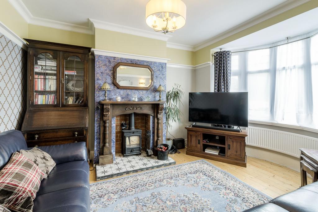 London Road, Raunds 3 bed semidetached house £350,000