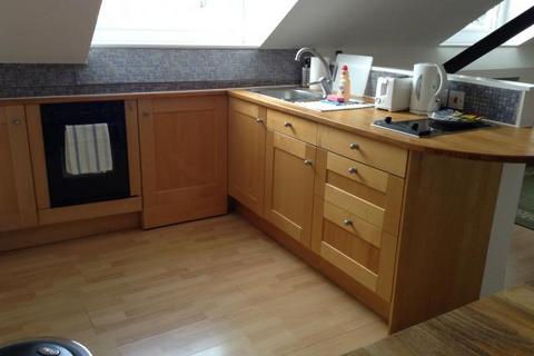 Studio to rent, Fulham Palace Road, Hammersmith, London, W6