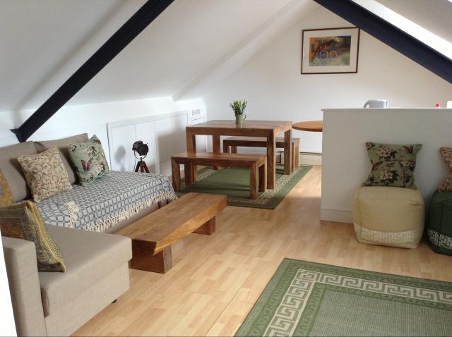 Large Studio to Rent in Hammersmith, W6