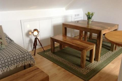 undefined, Fulham Palace Road, Hammersmith, London, W6