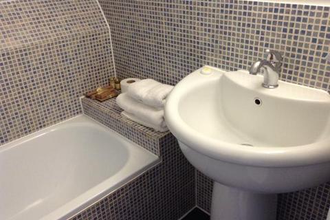 undefined, Fulham Palace Road, Hammersmith, London, W6