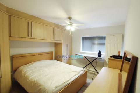 15 Reddington Drive, Slough, SL3 7QT
