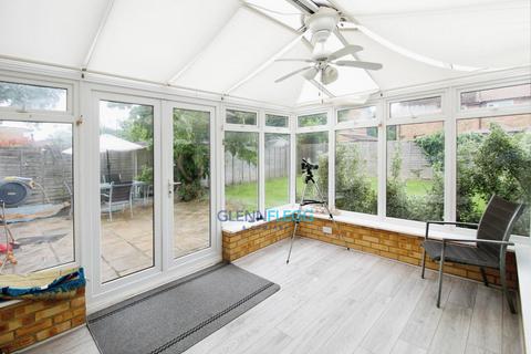 15 Reddington Drive, Slough, SL3 7QT
