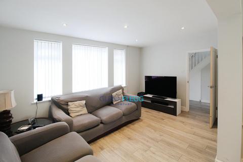 15 Reddington Drive, Slough, SL3 7QT