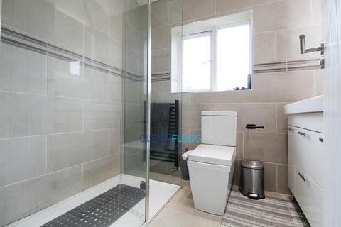 15 Reddington Drive, Slough, SL3 7QT