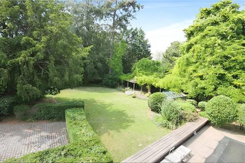 3 bedroom detached house to rent, Ferry Lane, Wraysbury, Staines-upon-Thames, Berkshire, TW19