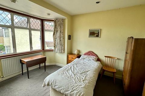 10 Hatfield Road, Ashtead, KT21 1BH