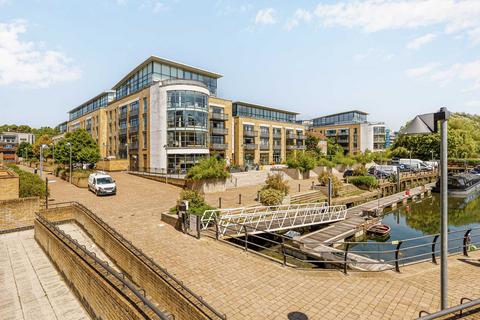 1 bedroom apartment for sale, Town Meadow, Brentford