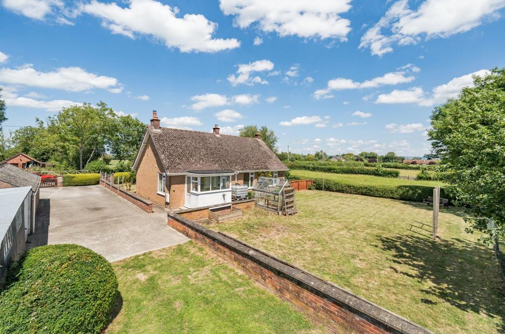 Shapwick Road, Westhay, BA6 3 bed detached bungalow for sale £560,000