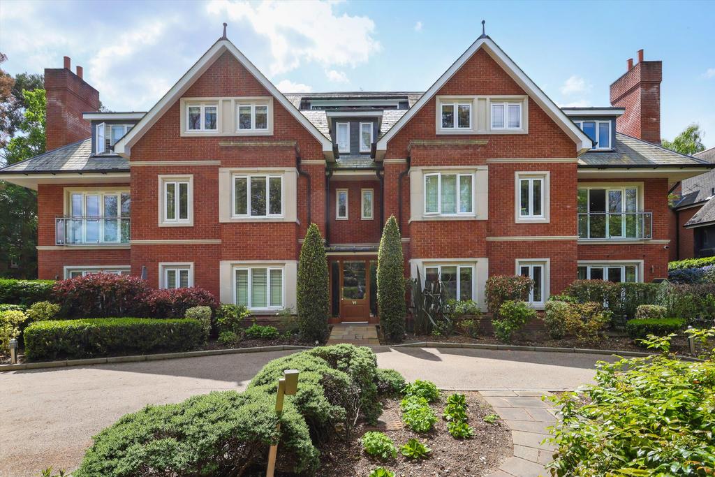 Gower House, Gower Road, Weybridge, Surrey, KT13 3 bed penthouse for