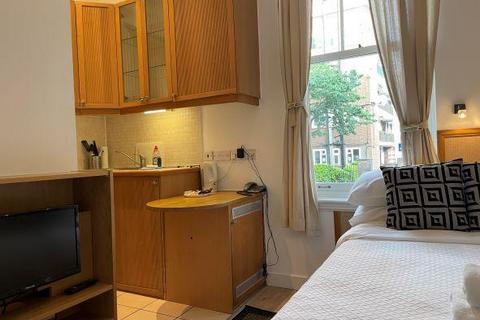 Studio to rent, Fulham Palace Road, Hammersmith, London, W6