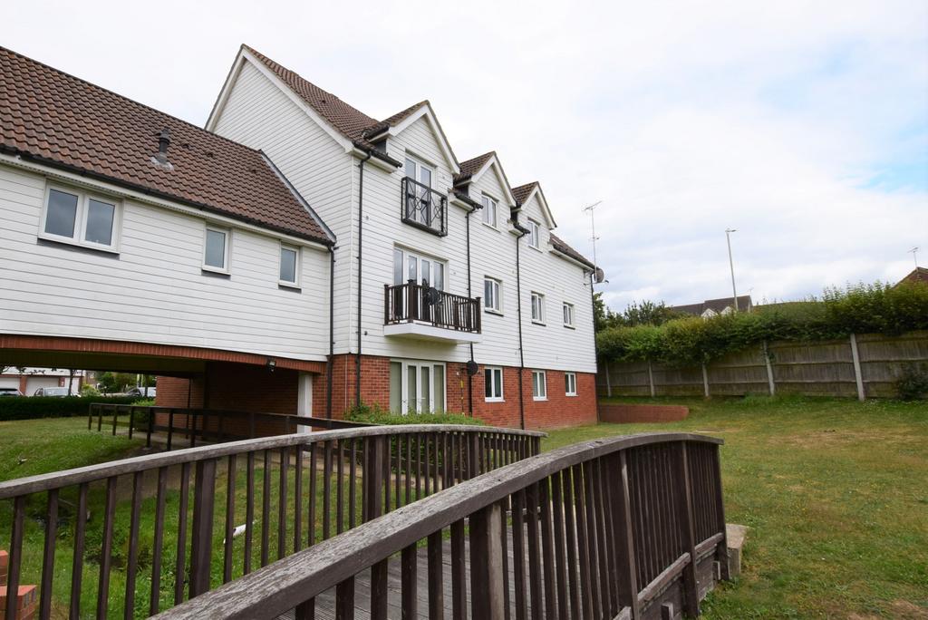 Galloway Drive, Ashford, Kent, TN25 2 bed apartment £1,050 pcm (£242 pw)