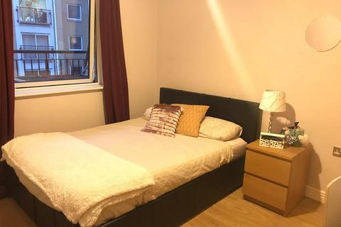 2 bedroom flat to rent - Sail Court, E14