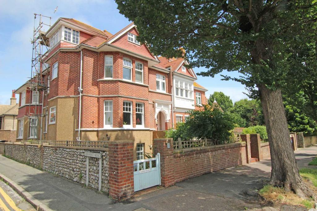 Darley Road, Eastbourne, BN20 7PE 2 bed flat for sale £295,000