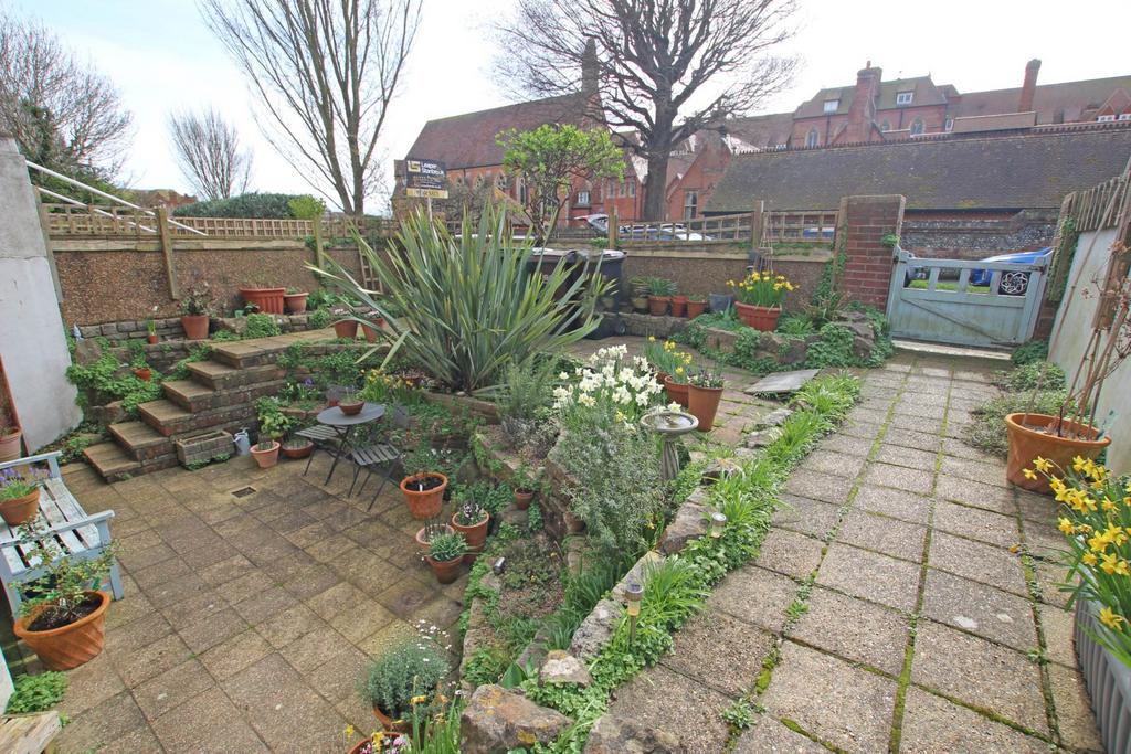 Darley Road, Eastbourne, BN20 7PE 2 bed flat for sale £245,000