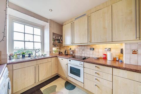 3 bedroom flat for sale, Finchley Road, St John's Wood, London, NW8