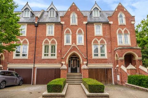 undefined, Martineau Drive,  Twickenham,  TW1