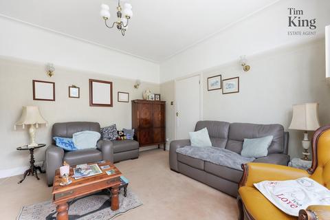3 bedroom semi-detached house for sale - Forest Drive, Woodford Green, IG8
