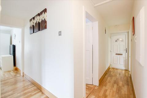 4 Acorn Gardens, London, W3 6UH