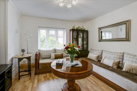 4 Acorn Gardens, London, W3 6UH