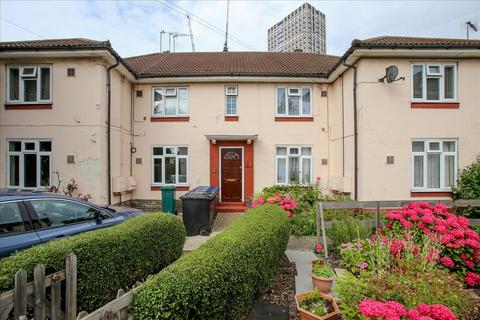 4 Acorn Gardens, London, W3 6UH