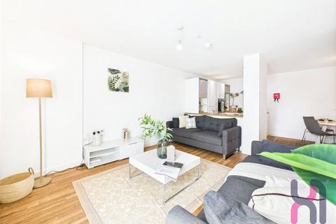 3 bedroom flat to rent, Media City, Michigan Point Tower A,, 9 Michigan Avenue, Salford, M50