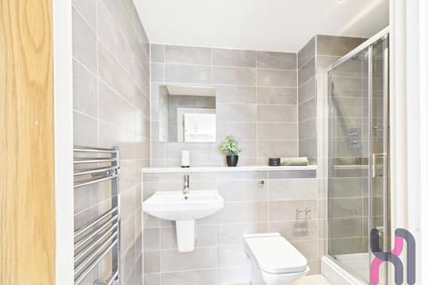 3 bedroom flat to rent, Media City, Michigan Point Tower A,, 9 Michigan Avenue, Salford, M50