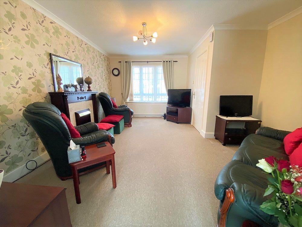 11 Wayfarers Place, Dalgety Bay, Dunfermline 3 bed semidetached house