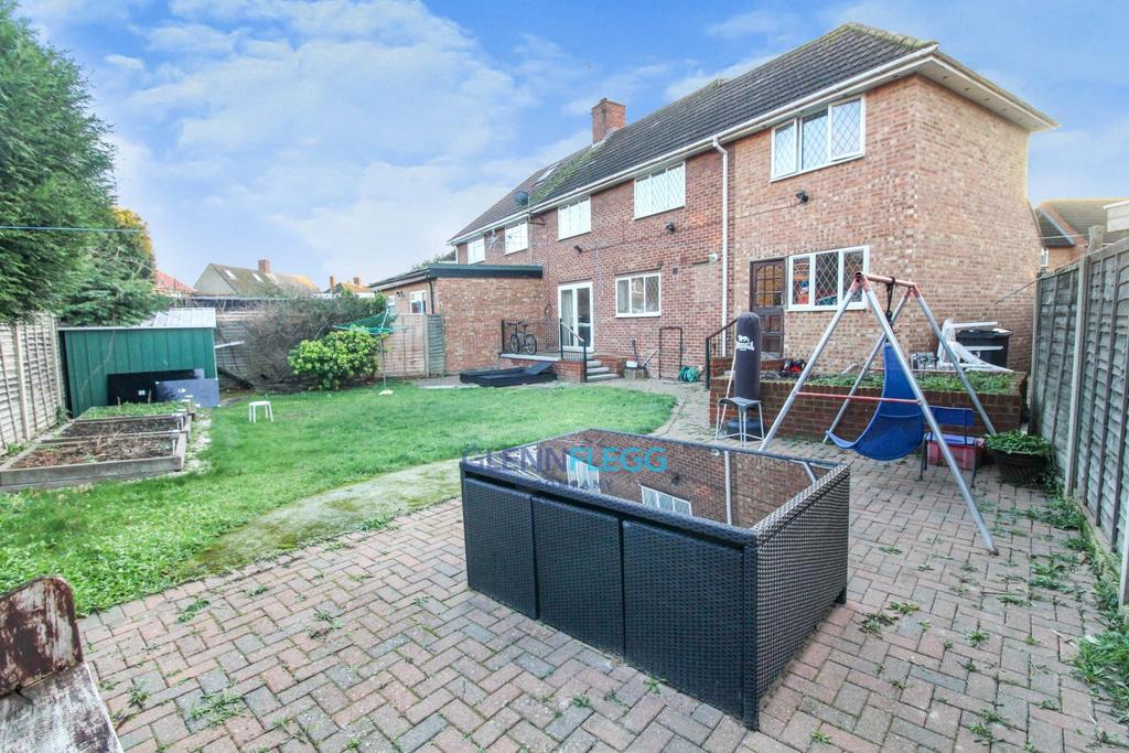 Cromwell Drive, SL1 3NF 5 bed semidetached house for sale £500,000