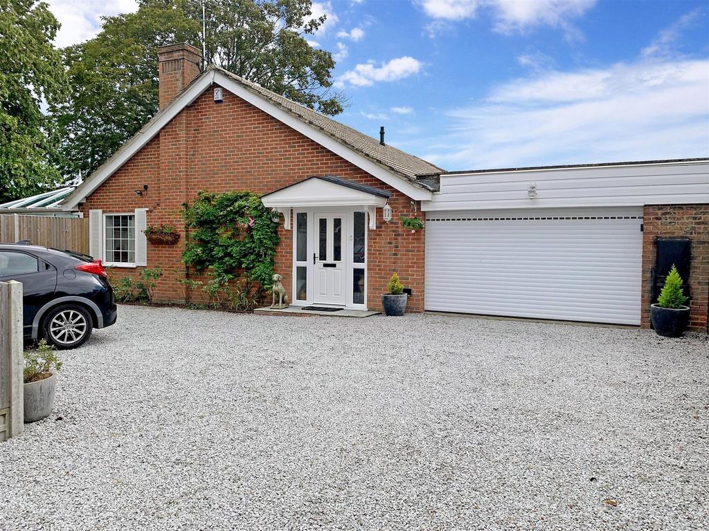 Rolfe Lane, New Romney, Kent 3 bed detached bungalow for sale £680,000