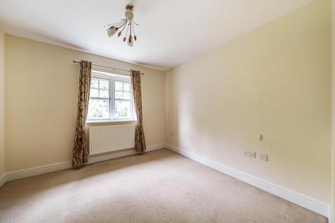 4 bedroom terraced house to rent, Oakington Close,  Sunbury on Thames,  TW16