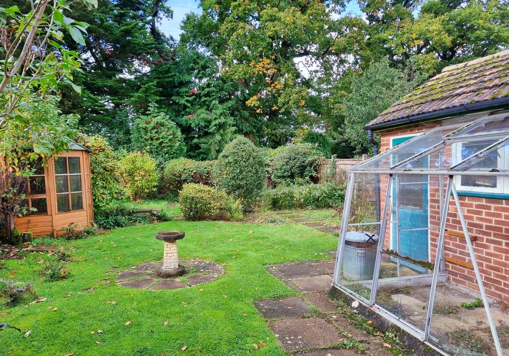 Ewell Way, Totton SO40 2 bed semidetached bungalow £285,000