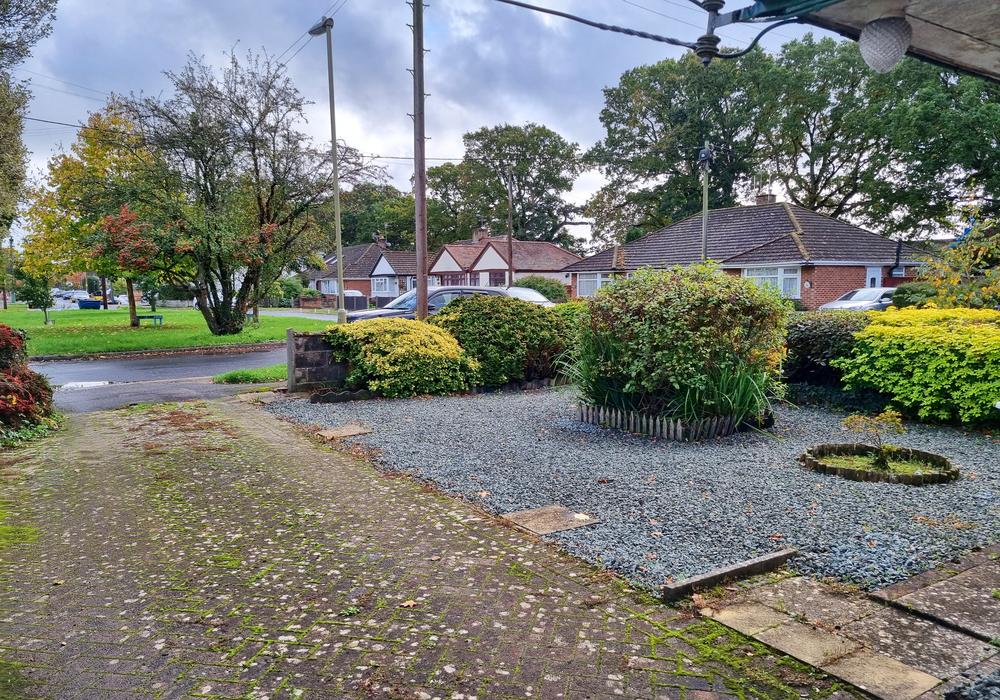Ewell Way, Totton SO40 2 bed semidetached bungalow £285,000