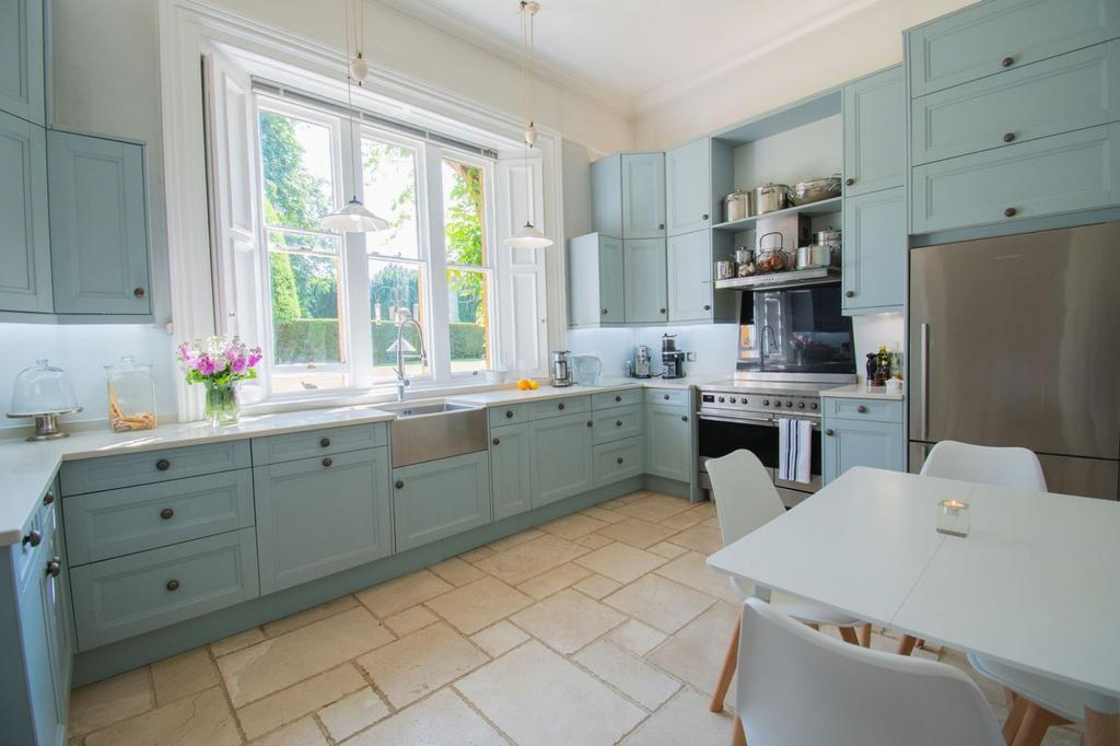 Kitchen / dining room