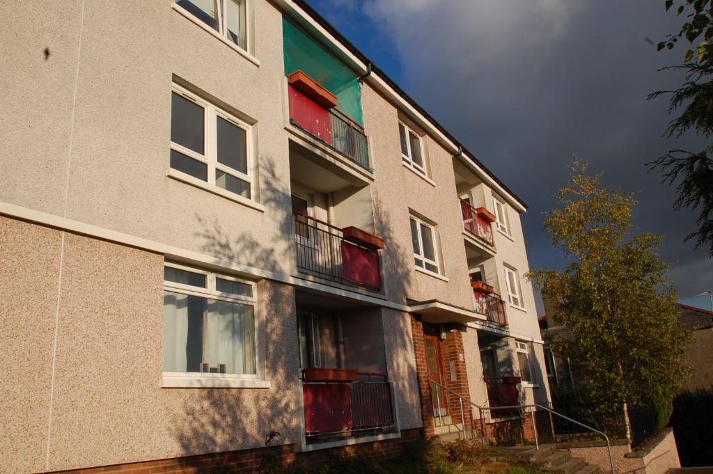 Dundee Drive, Cardonald, Glasgow, G52 2 bed flat £750 pcm (£173 pw)