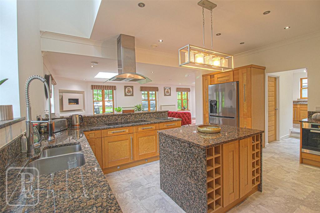 Welshwood Park Road, Colchester, Essex, CO4 4 bed detached house £