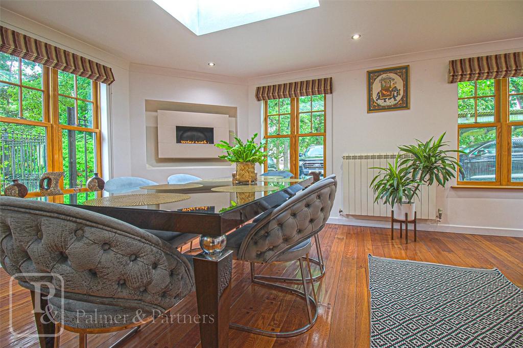 Welshwood Park Road, Colchester, Essex, CO4 4 bed detached house £