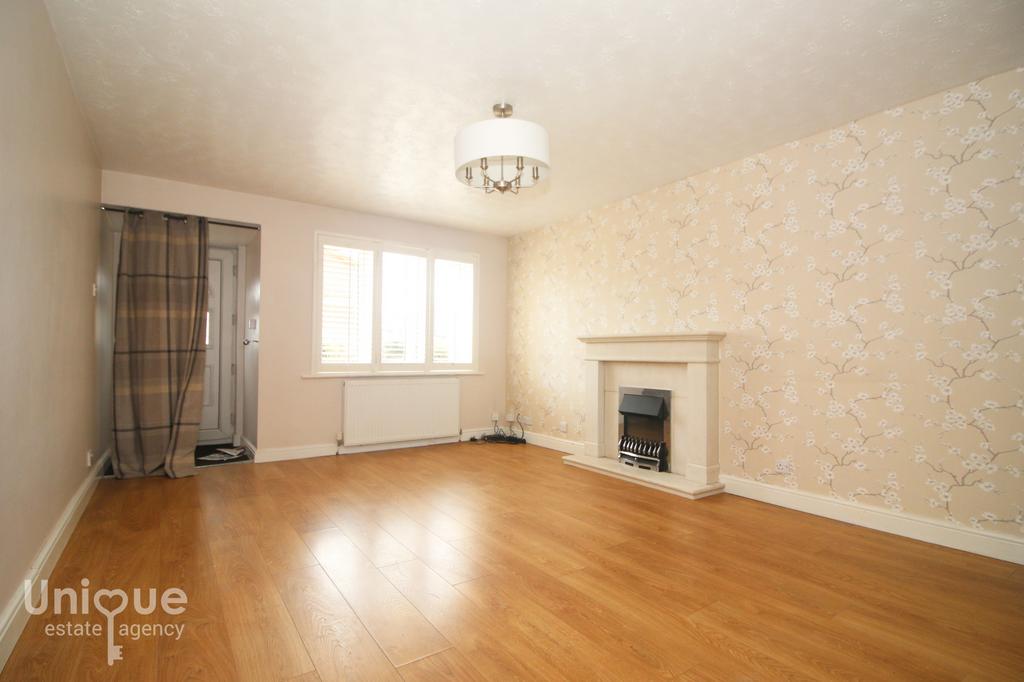 Riversgate, Fleetwood, Lancashire, FY7 2 bed semidetached house £145,000