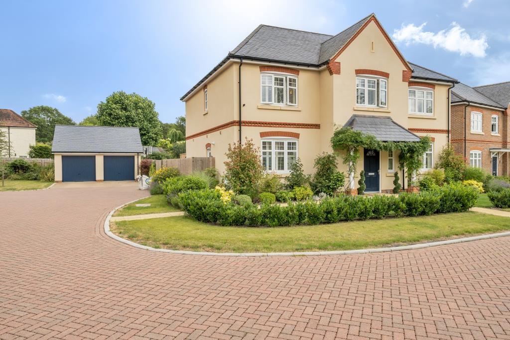 West End, Surrey, GU24 5 bed detached house for sale £1,200,000