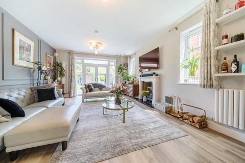 6 Daborn Close, West End, Woking, GU24 9FZ