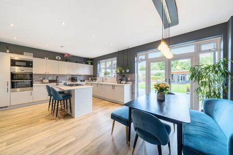 6 Daborn Close, West End, Woking, GU24 9FZ